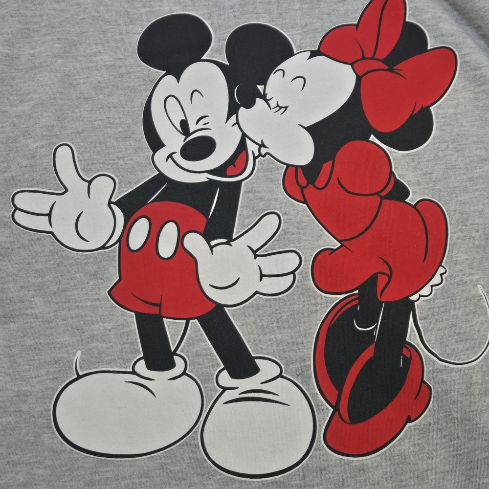 Disney Minnie & Mickey Mouse Kissing Graphic T-Shirt Small Vacation Disneyworld